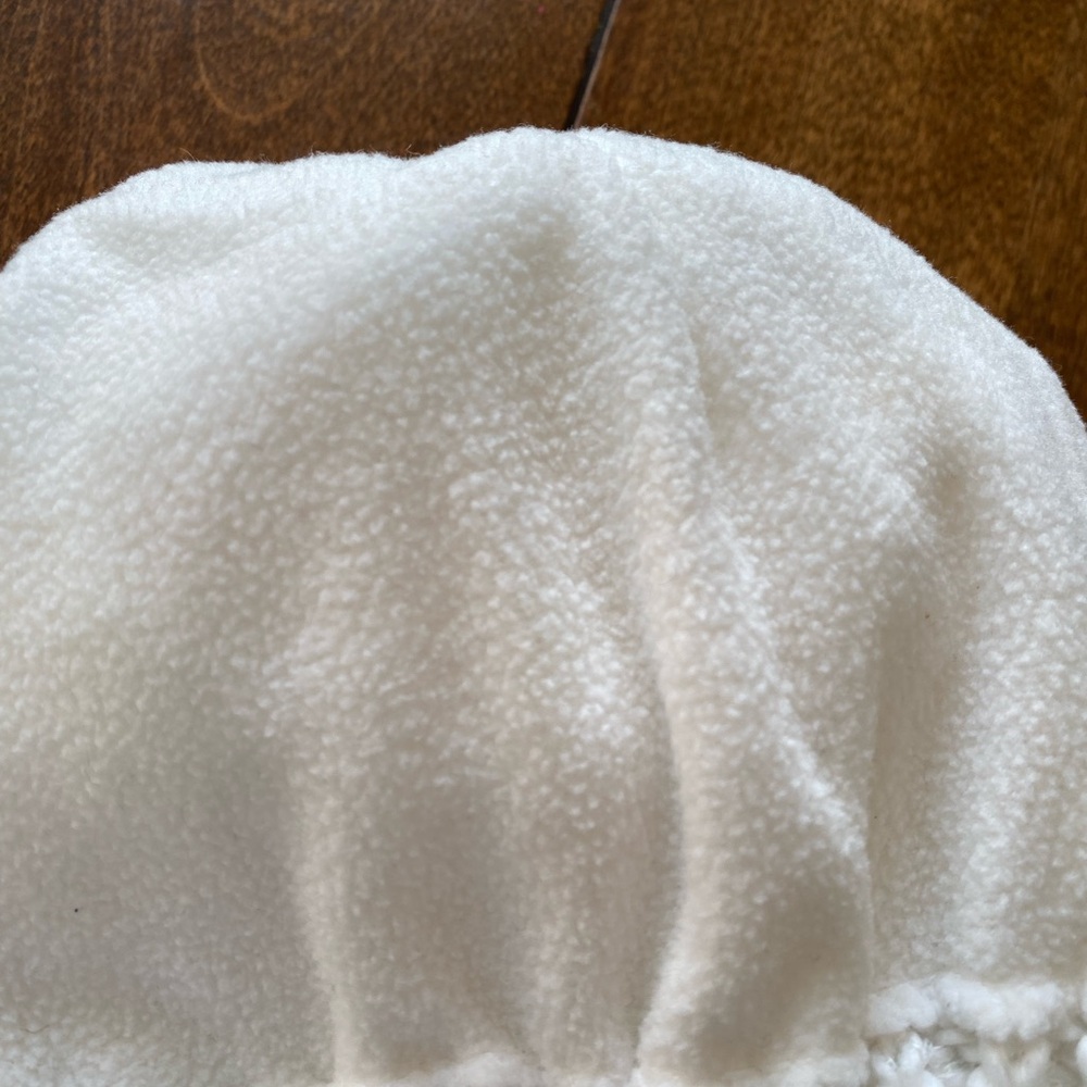 The Children’s Place - Cozy White Knit Pom-Pom Hat for babies. 12-24M. - Picture 3 of 3